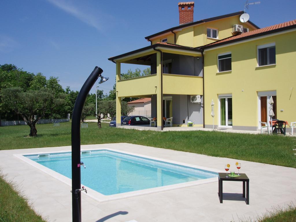 Villanova Apartments Пореч Экстерьер фото