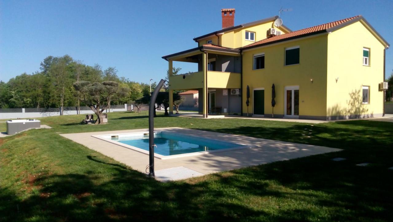 Villanova Apartments Пореч Экстерьер фото